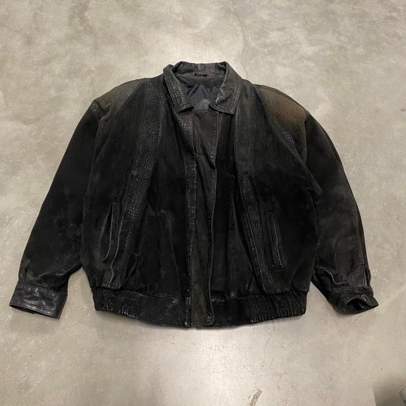 The Unbranded Brand Jackets & Blazers - vintage black leather jacket